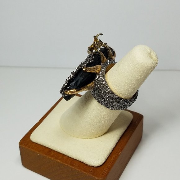 Women's Ring Ant on a Log with Red Sapphire Size 6 - Picture 5 of 11